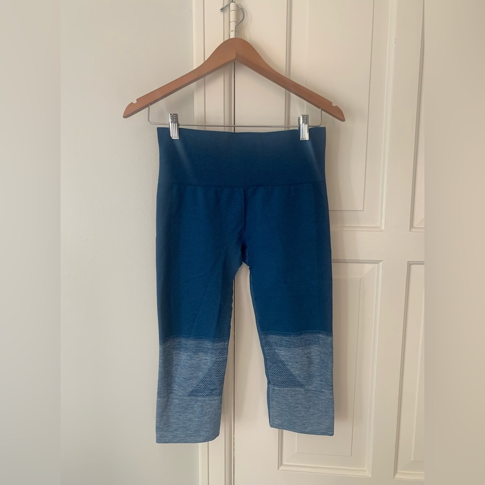 Lululemon Seamlessly Street Crop Ombré Blue (Size 6)